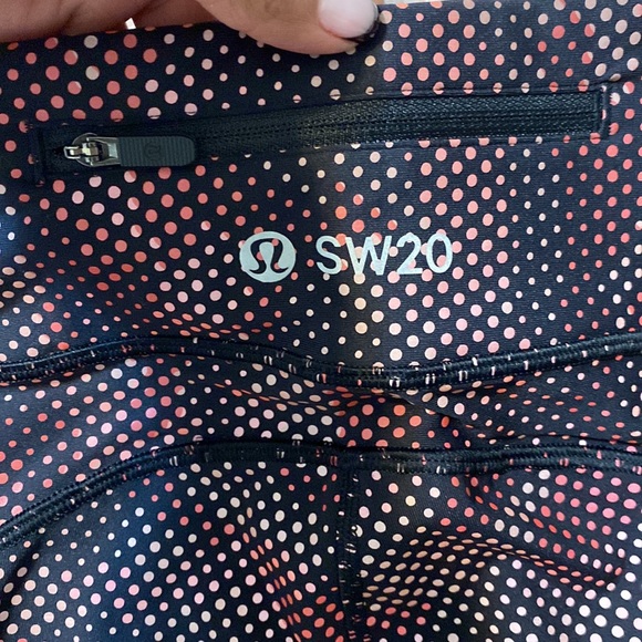 NWT: Lululemon Speed MR Tight, 28” SW REFLECTIVE. Size 8. - Picture 4 of 12